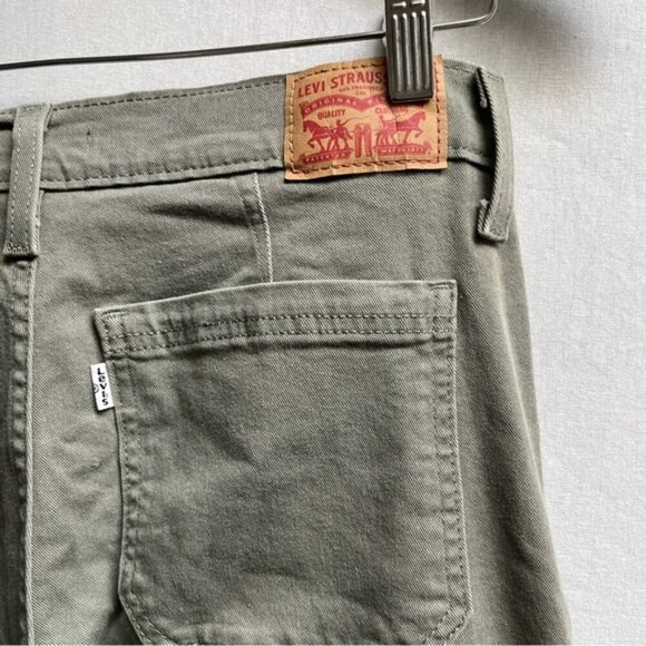 Levi’s 724 High Rise Straight Crop Olive Cargo Pants Sz 32 - Picture 3 of 12